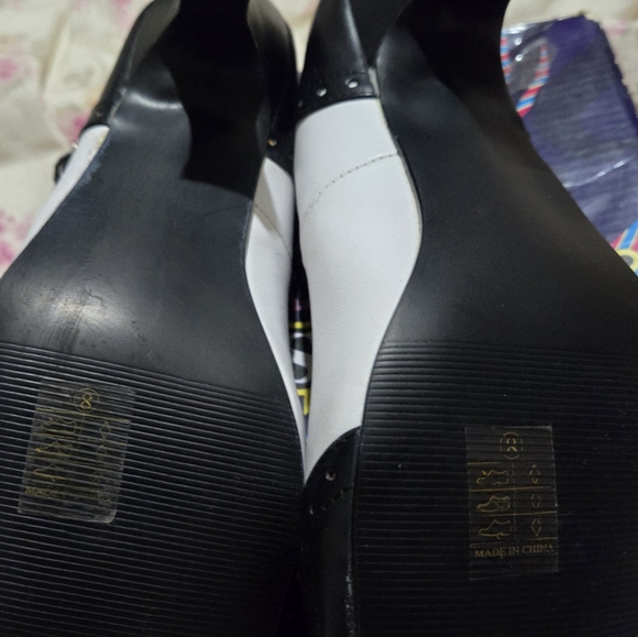 Oxford Mary Jane Pump size 8 - Picture 9 of 9